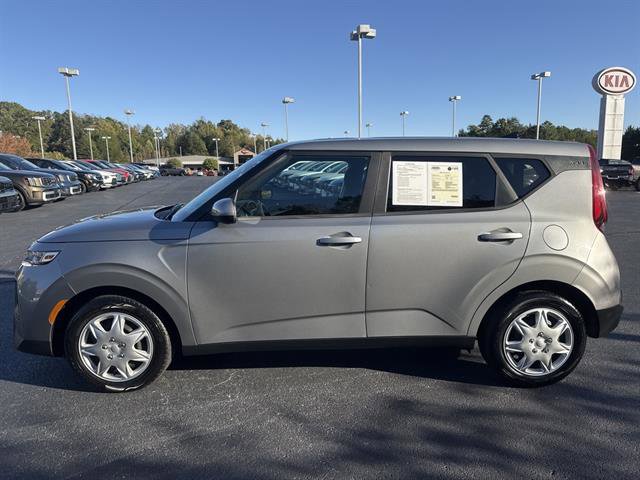 Used 2022 Kia Soul LX image 8