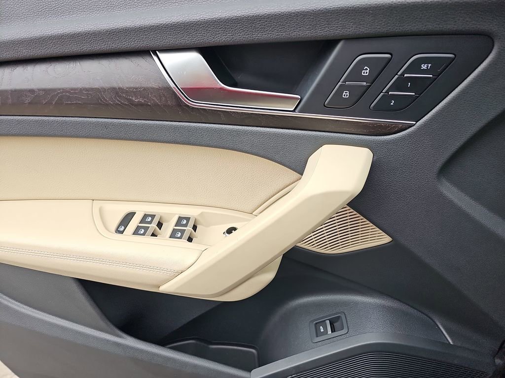 Used 2018 Audi Q5 Prestige w/ Prestige Package image 32