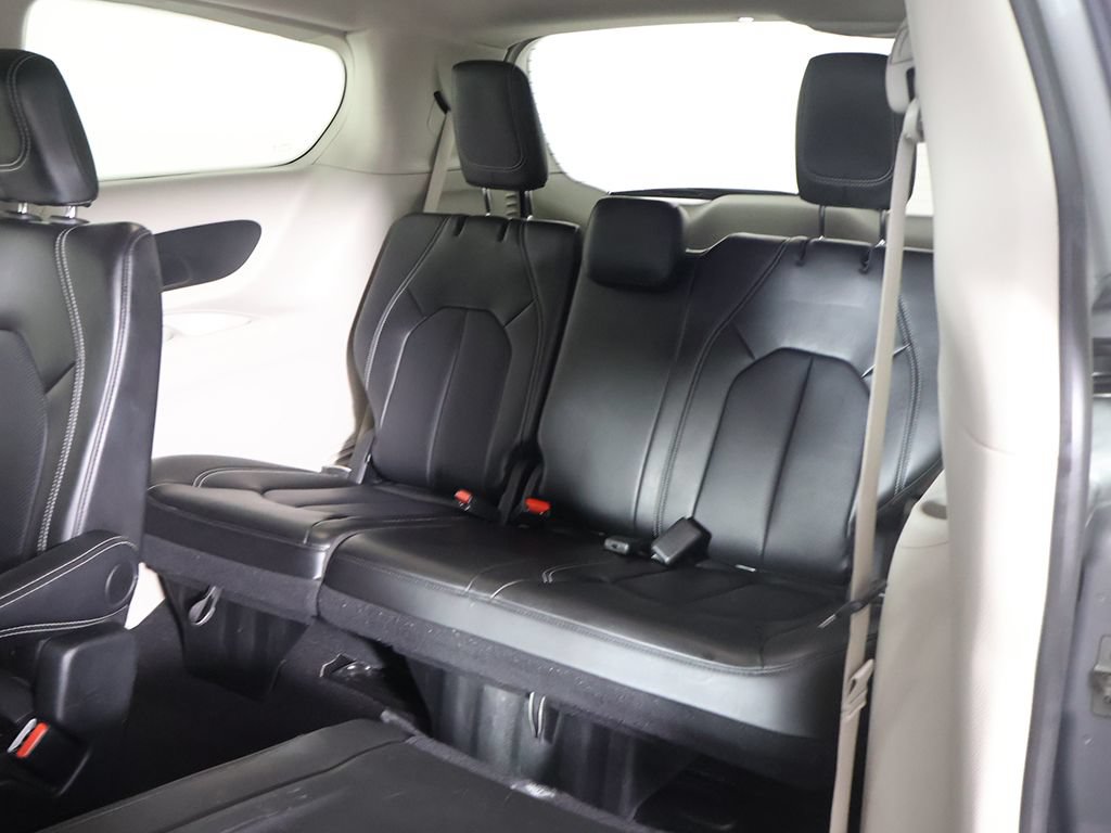 Used 2024 Chrysler Pacifica Touring-L FWD image 34