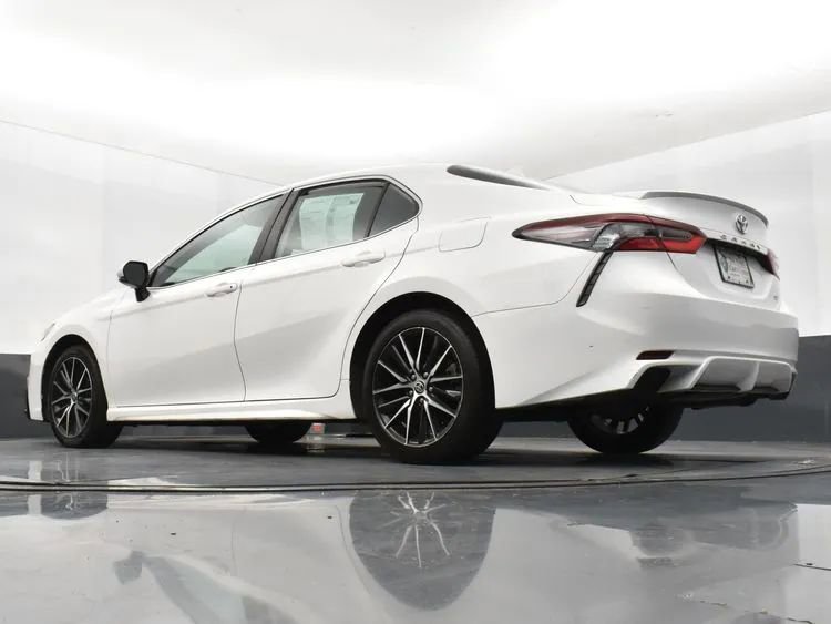Used 2023 Toyota Camry SE image 12