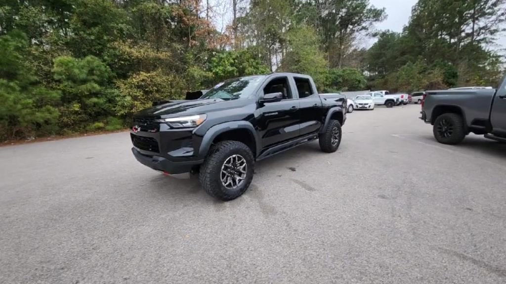 Used 2024 Chevrolet Colorado ZR2 w/ Technology Package image 9