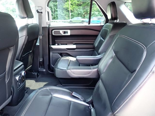 Used 2022 Ford Explorer XLT w/ Equipment Group 202A AWD/4WD image 19