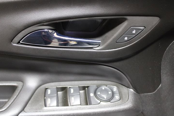 Used 2022 Chevrolet Equinox LT image 16