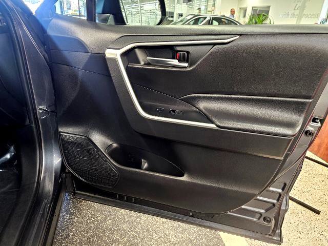 Used 2022 Toyota RAV4 XLE image 28