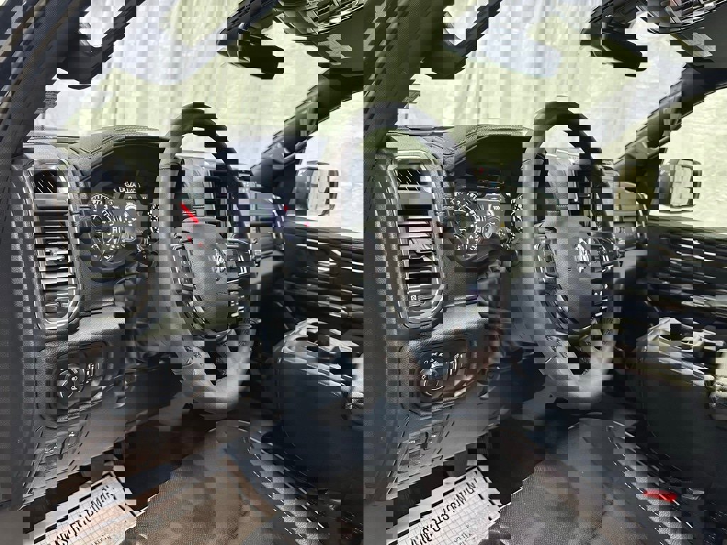 Used 2025 RAM 1500 Laramie image 16