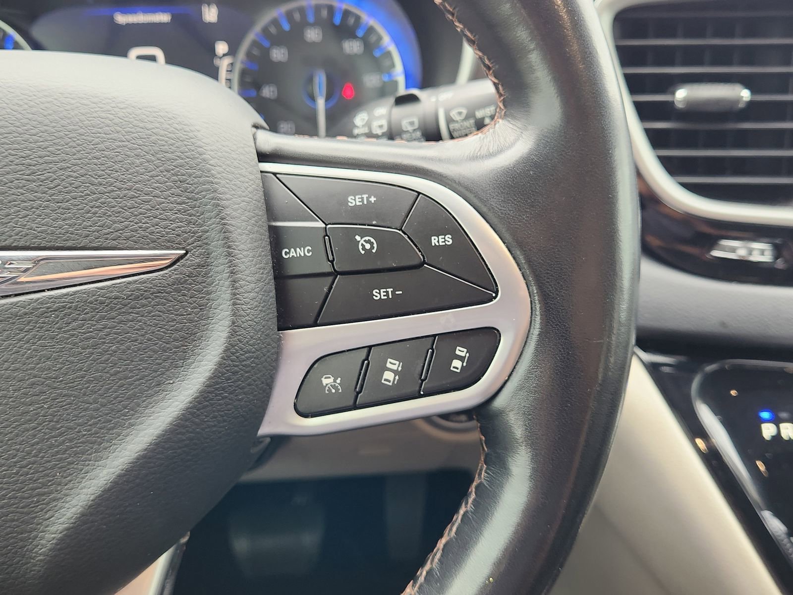 Used 2020 Chrysler Pacifica Touring-L Plus image 31