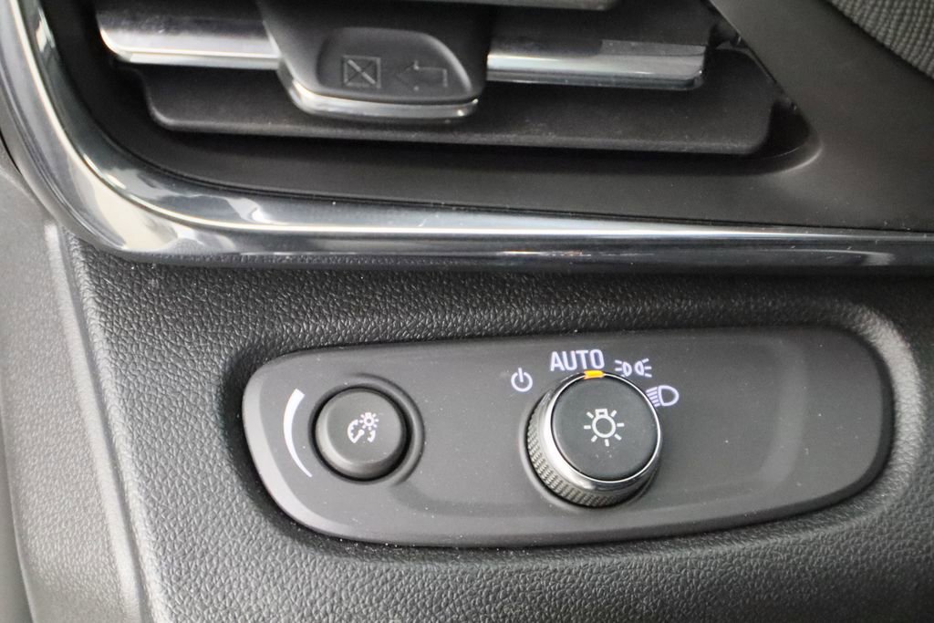 Used 2025 Buick Envista Preferred image 14