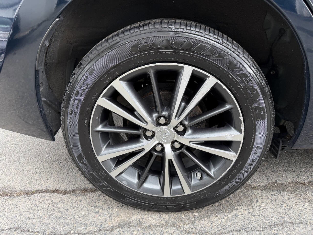 Used 2018 Toyota Corolla LE w/ LE Premium Package w/Moonroof FWD image 13