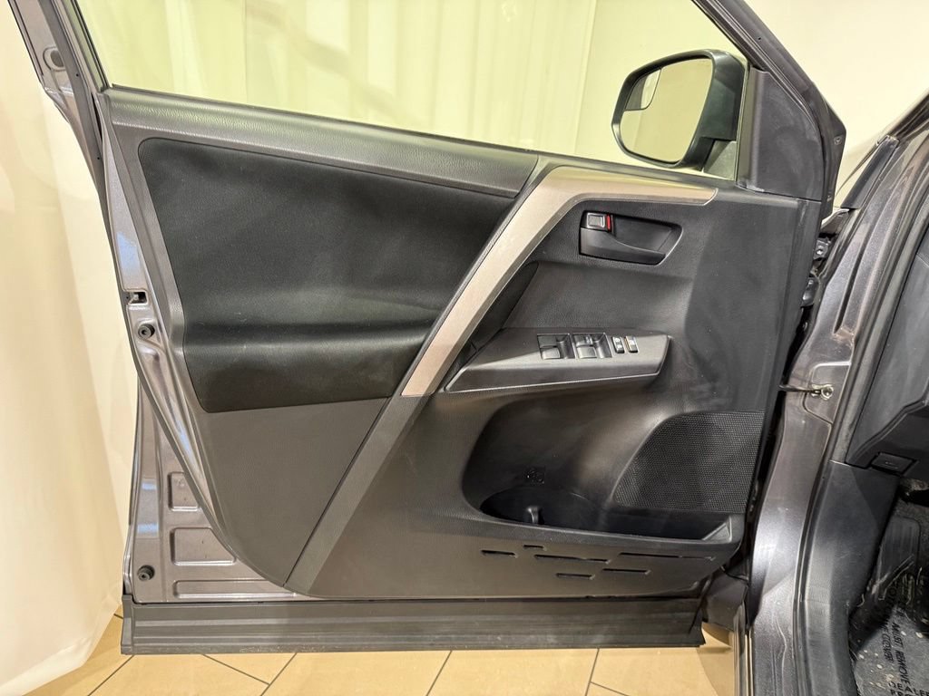 Used 2018 Toyota RAV4 LE w/ All Weather Liner Package AWD/4WD image 15