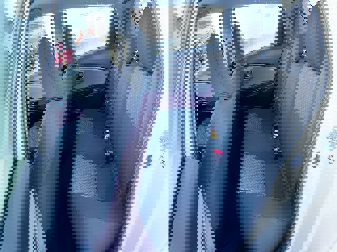 Used 2015 Toyota Yaris L image 23