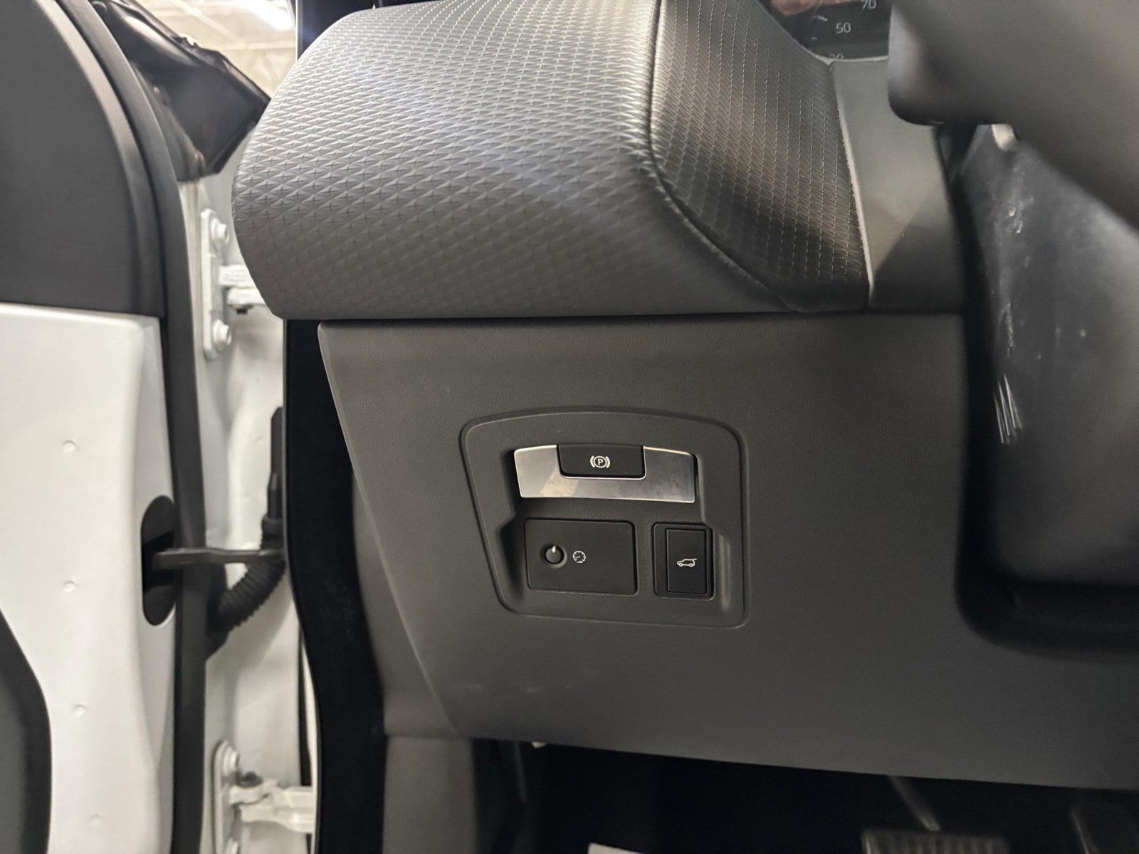 Used 2020 Land Rover Range Rover Velar R-Dynamic S image 18