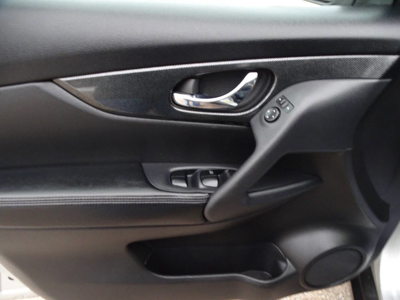 Used 2014 Nissan Rogue SL image 18