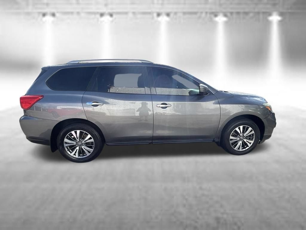 Used 2017 Nissan Pathfinder SV w/ Trailer Tow Package FWD image 3
