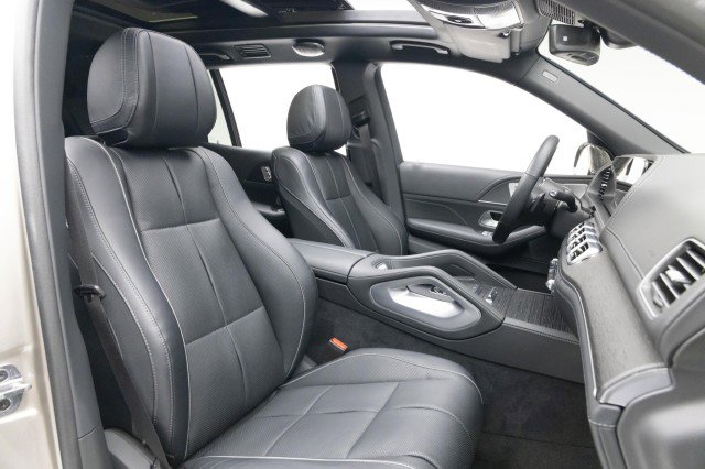 Used 2022 Mercedes-Benz Maybach GLS 600 4MATIC image 4