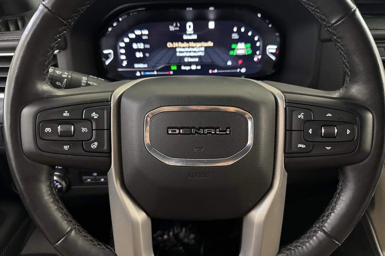 Used 2022 GMC Yukon Denali w/ Advanced Technology Package image 16