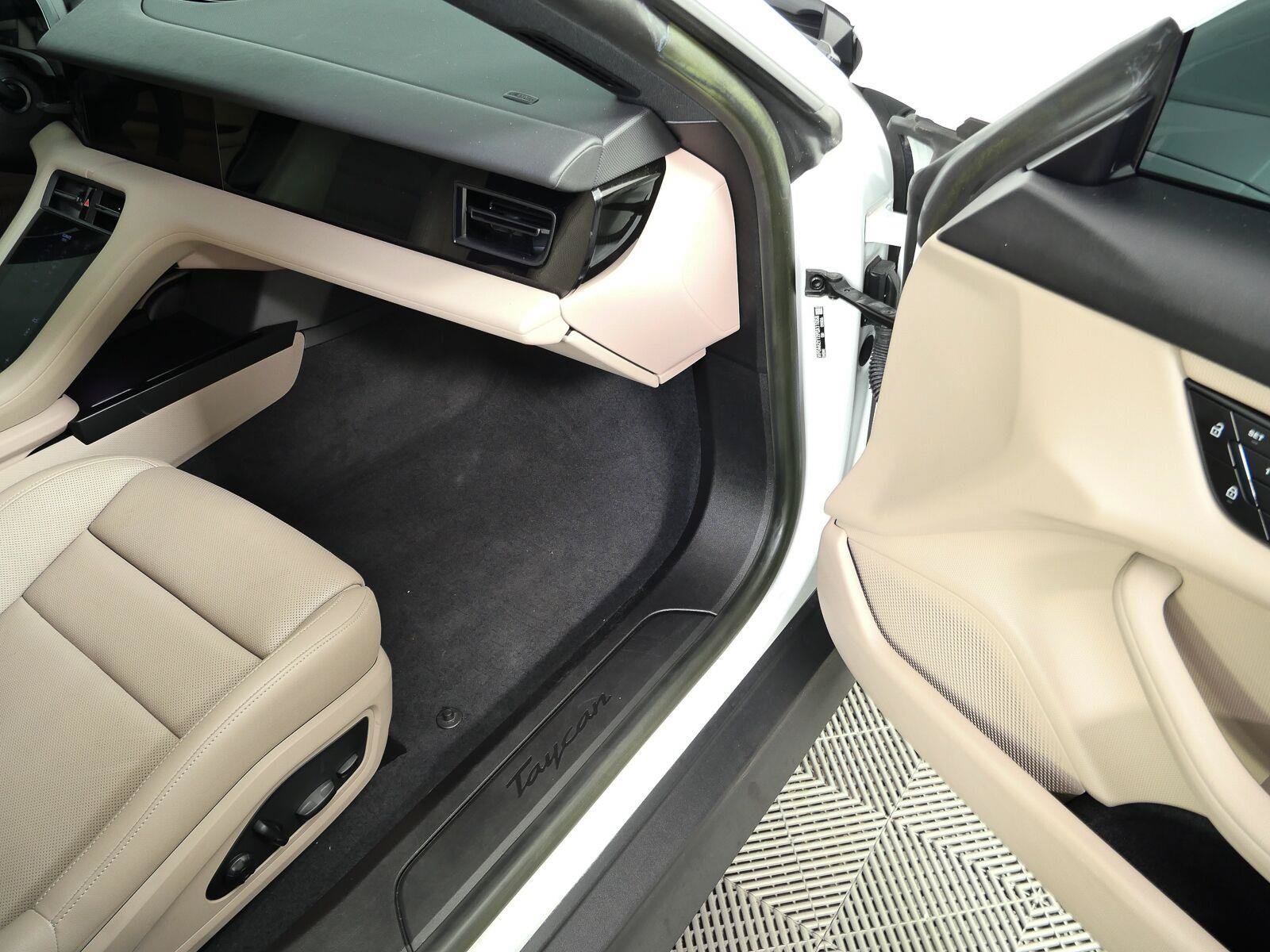 Used 2023 Porsche Taycan RWD image 21
