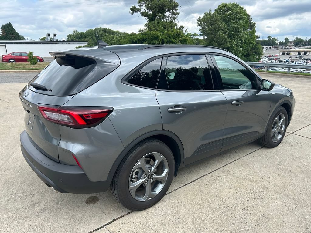 Used 2025 Ford Escape ST-Line w/ Tech Pack #1 FWD image 6