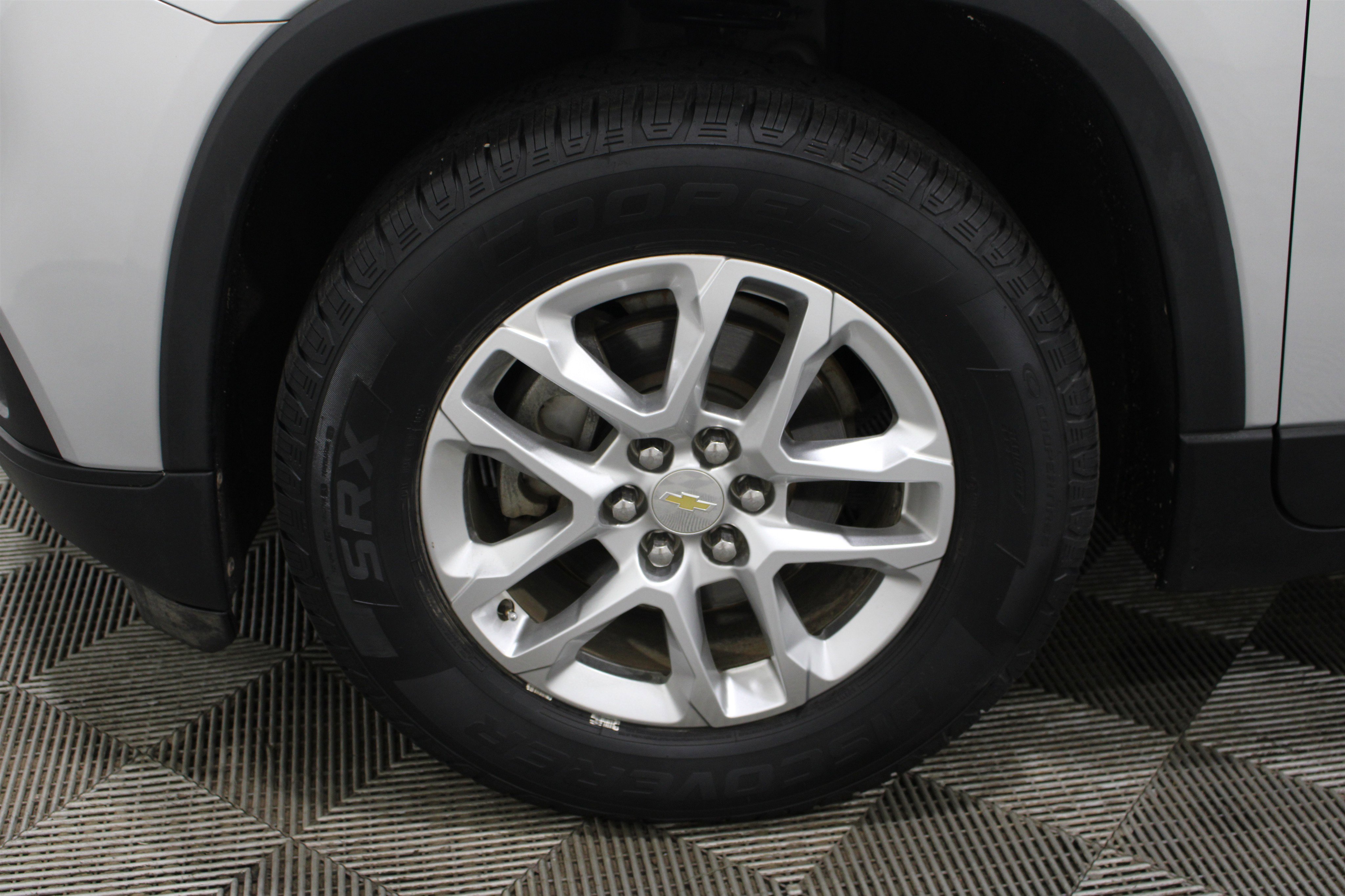 Used 2018 Chevrolet Traverse LS FWD image 34