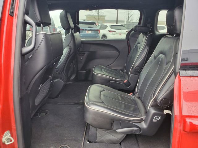Used 2025 Chrysler Pacifica Limited image 9