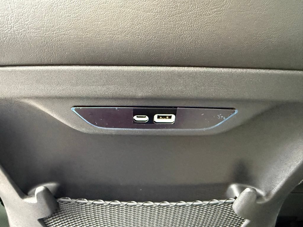 New 2027 Chrysler Pacifica Limited AWD/4WD image 38