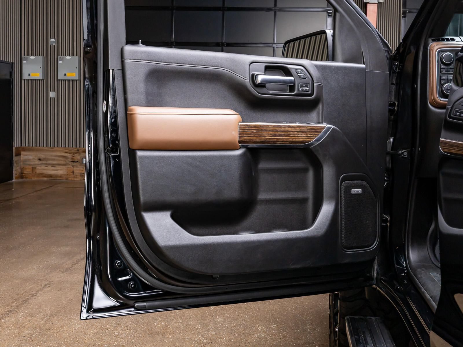 Used 2019 Chevrolet Silverado 1500 High Country AWD/4WD image 32
