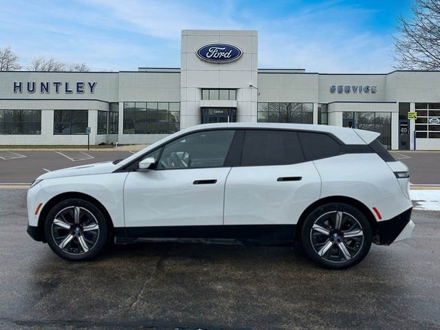 Used 2023 BMW iX xDrive50 w/ Premium Package image 6