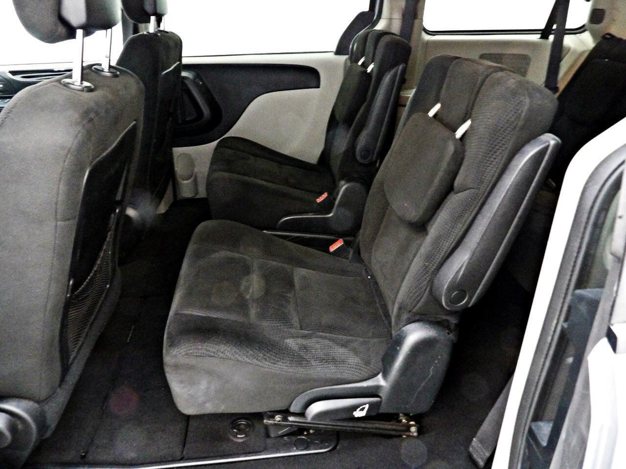 Used 2016 Dodge Grand Caravan SE image 9