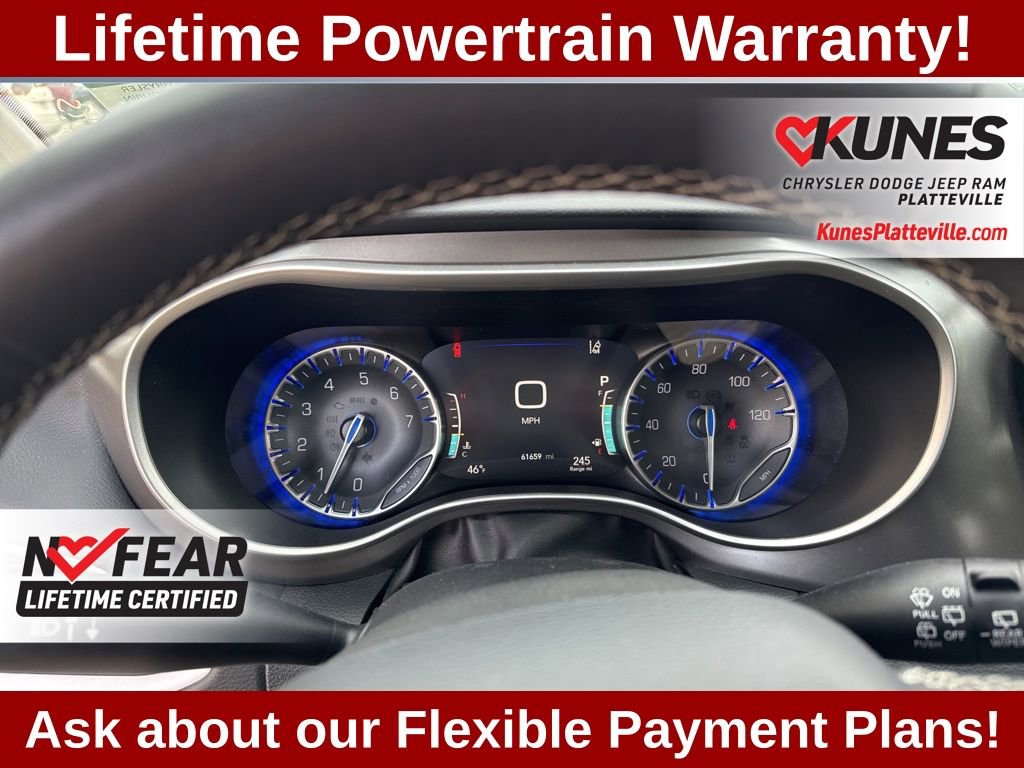 Used 2023 Chrysler Pacifica Touring-L image 17