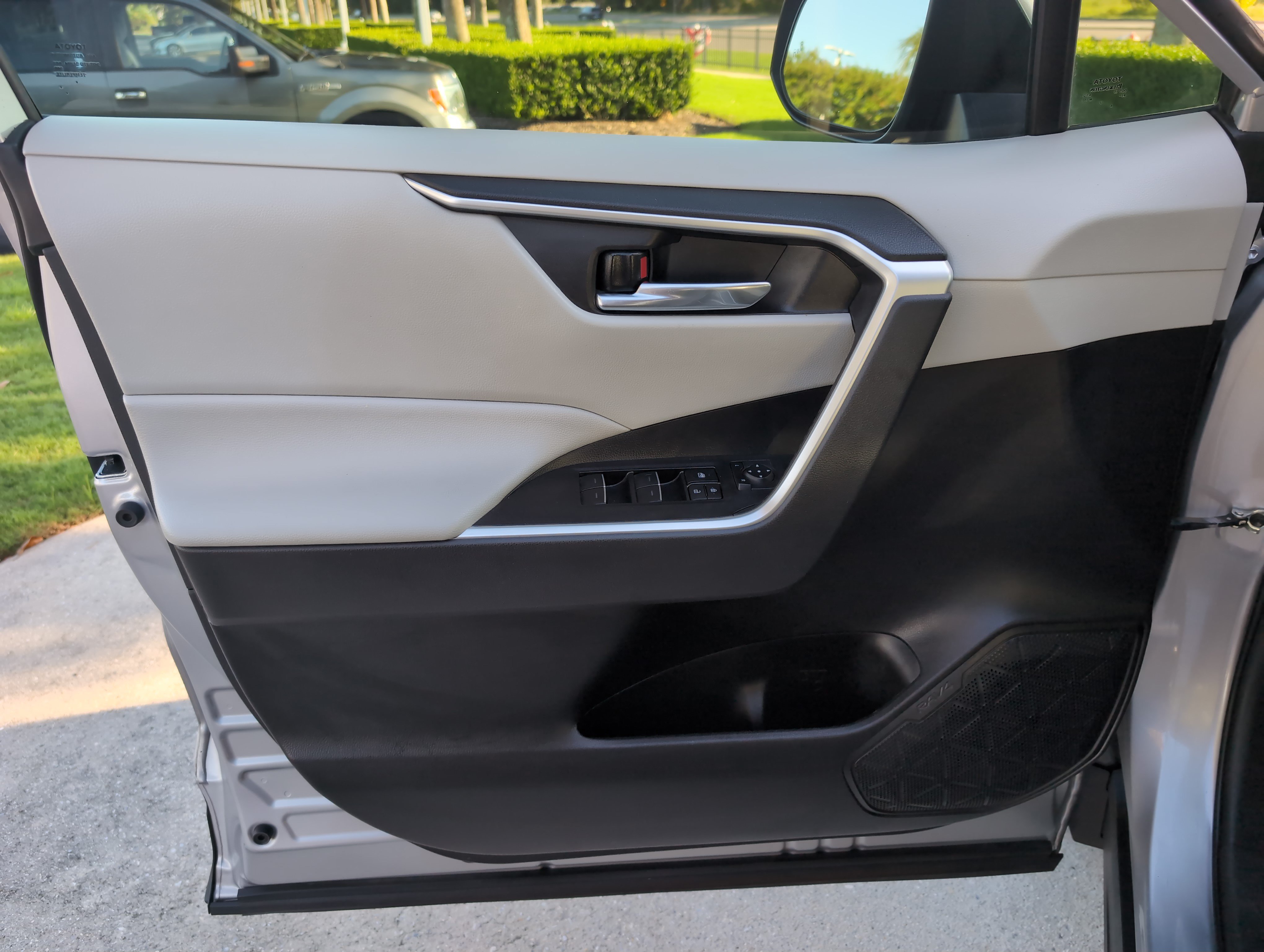 Certified 2022 Toyota RAV4 XLE Premium FWD image 14