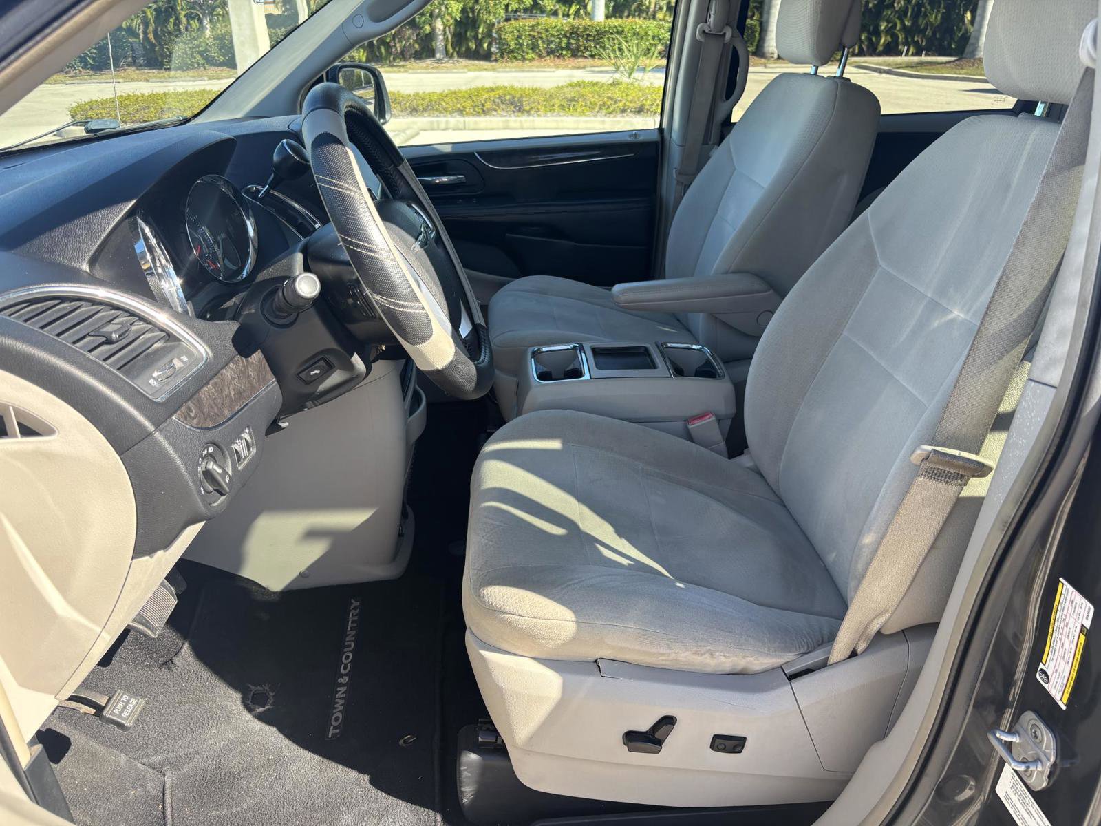 Used 2011 Chrysler Town & Country Touring w/ Security Group image 11