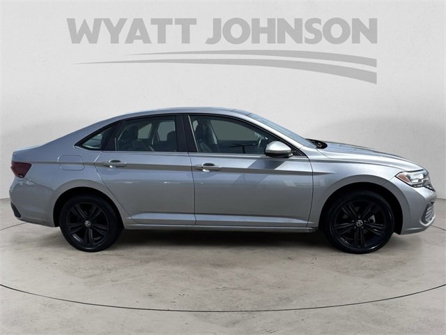 Used 2023 Volkswagen Jetta SE image 6