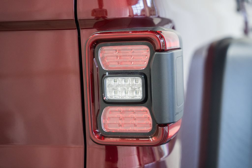 Used 2021 Jeep Gladiator Rubicon w/ LED Lighting Group AWD/4WD image 6