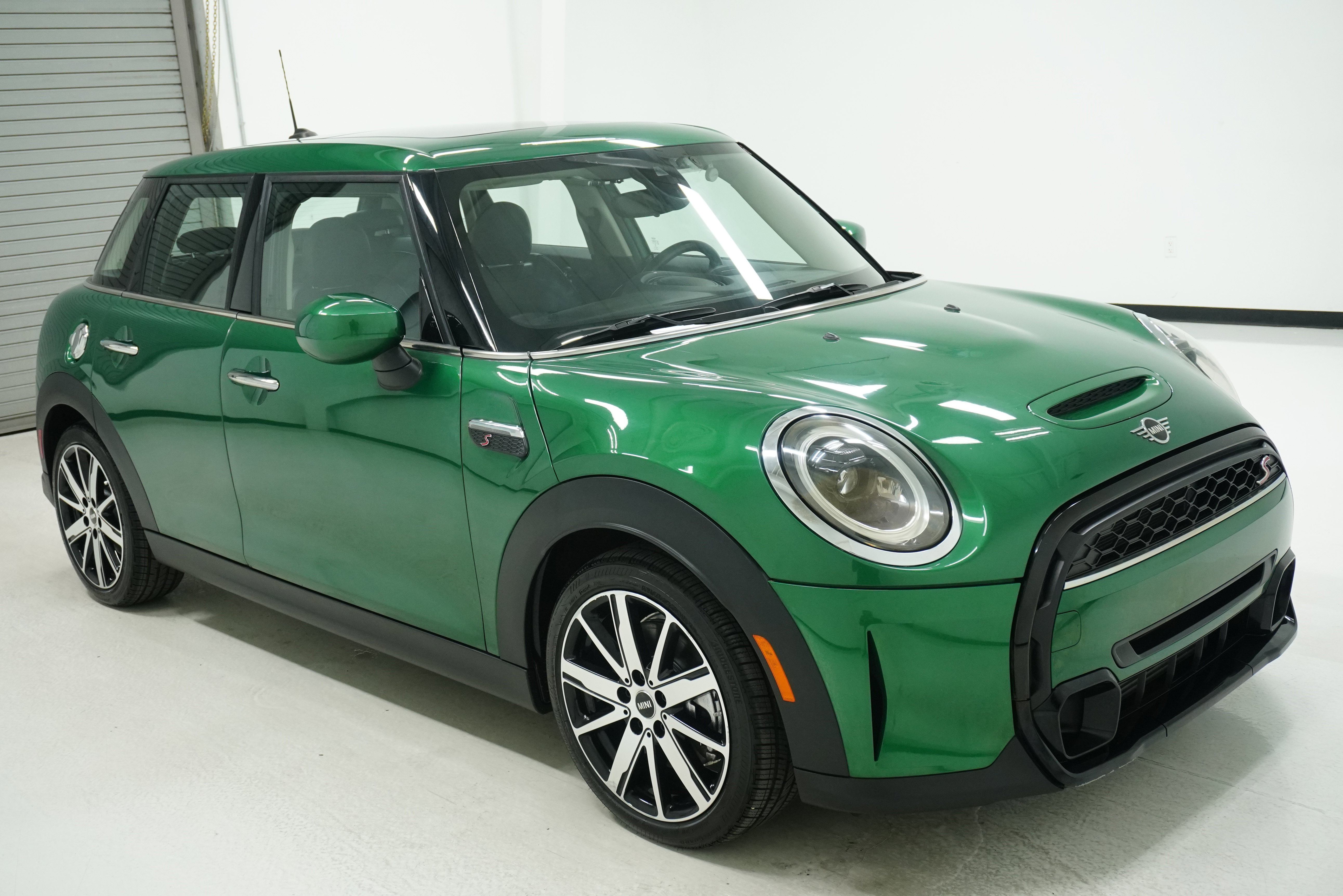 Used 2022 MINI Cooper S FWD image 3