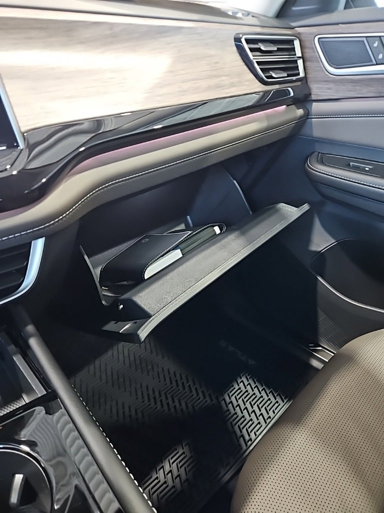 New 2026 Volkswagen Atlas SEL image 32