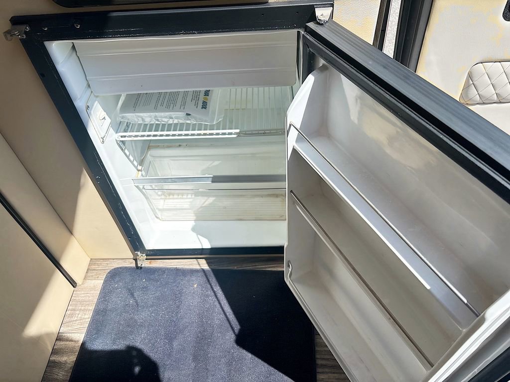 Used 2022 Mercedes-Benz Sprinter 2500 image 25