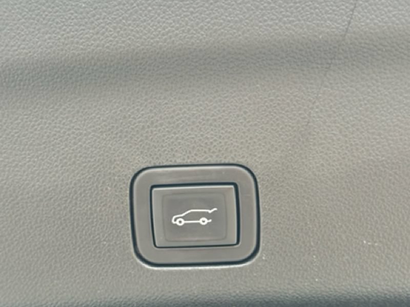 Used 2023 Chevrolet Suburban Premier RWD image 24