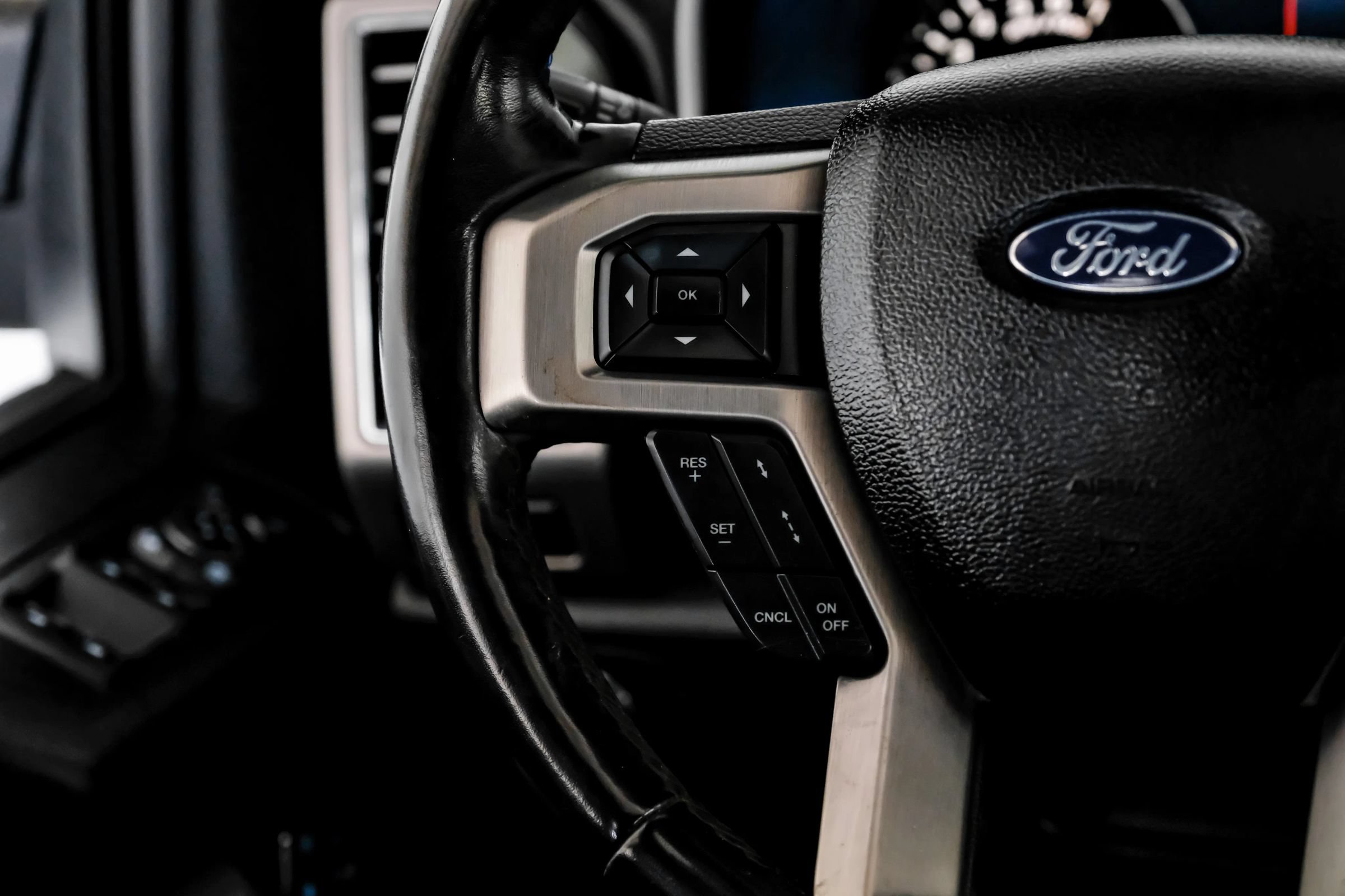 Used 2018 Ford F150 Platinum w/ Equipment Group 701A Luxury AWD/4WD image 12