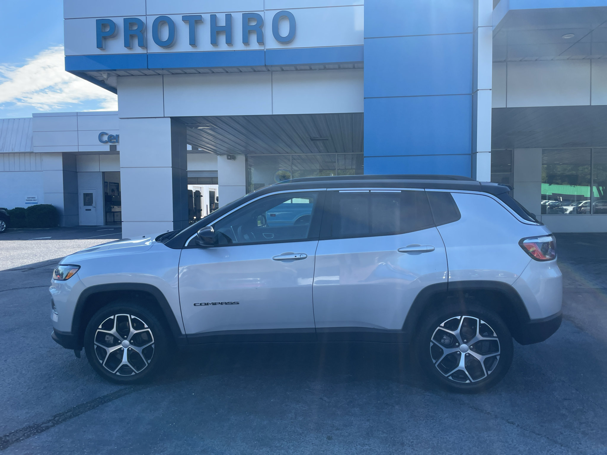 Used 2024 Jeep Compass Limited AWD/4WD image 1