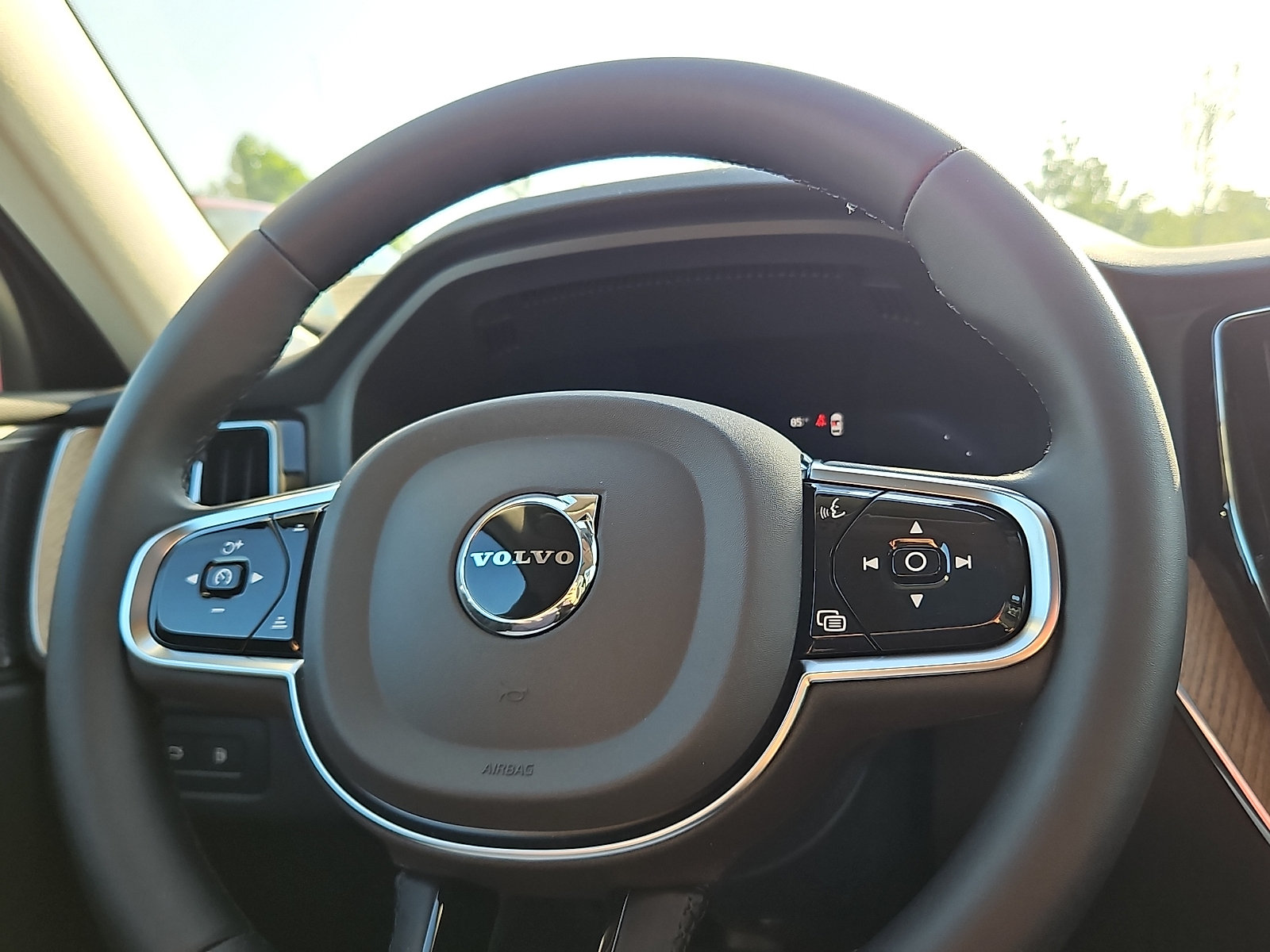 New 2026 Volvo XC60 T8 Plus w/ Protection Package Premier AWD/4WD image 18
