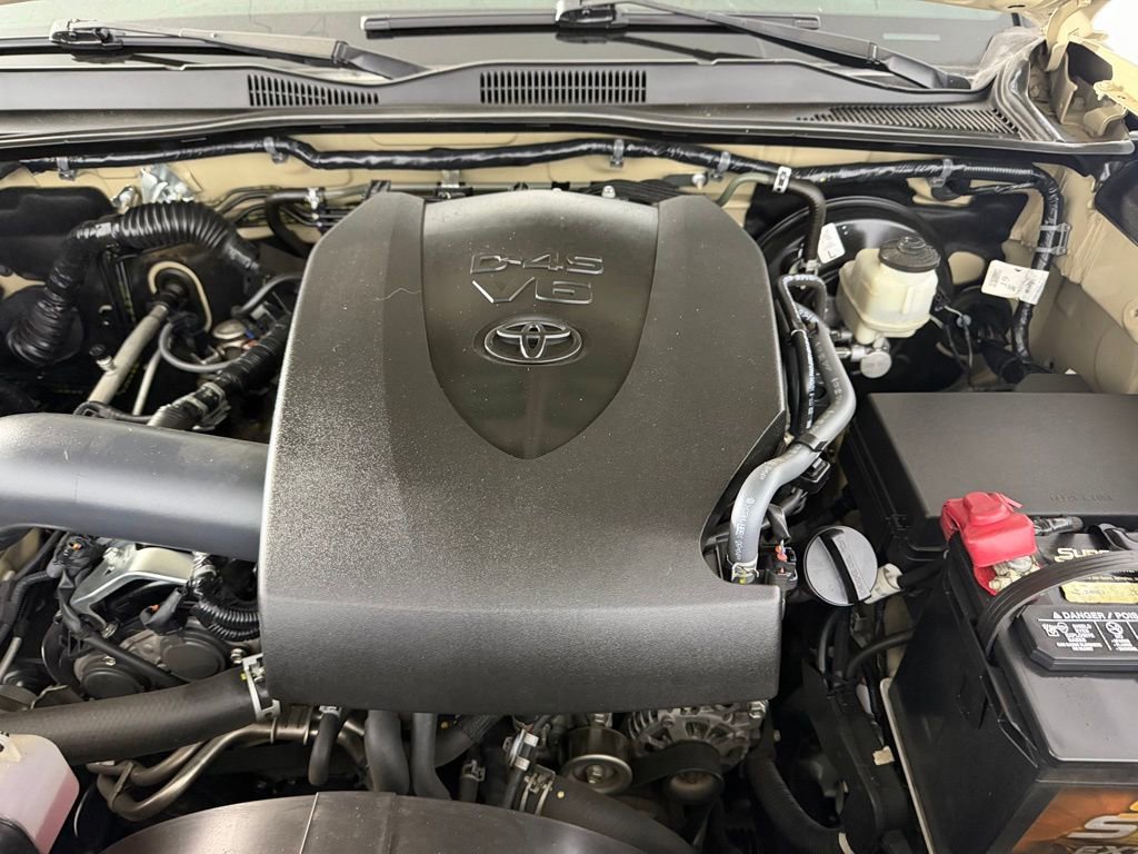 Used 2018 Toyota Tacoma TRD Sport AWD/4WD image 32