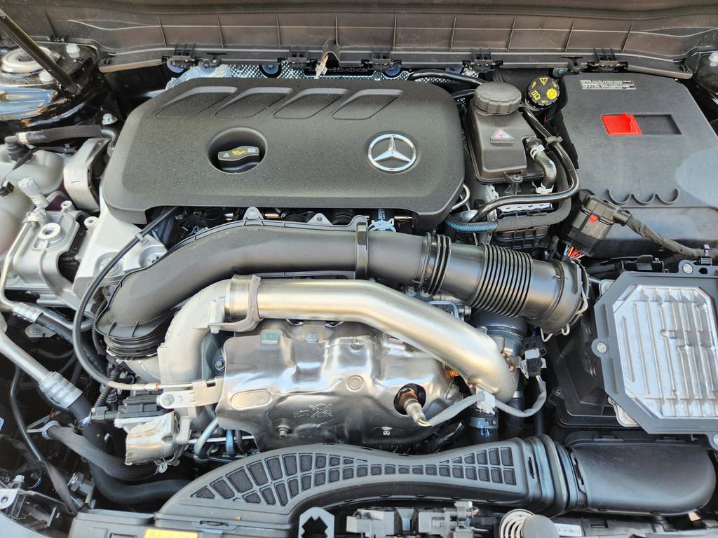 New 2025 Mercedes-Benz GLB 250 4MATIC image 30