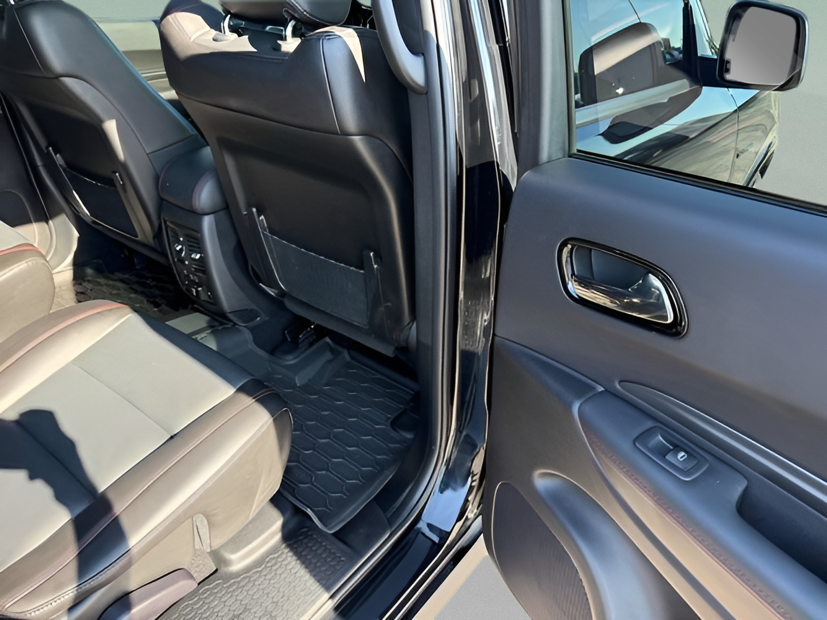 Used 2023 Dodge Durango R/T w/ Tow 'N Go Package AWD/4WD image 12