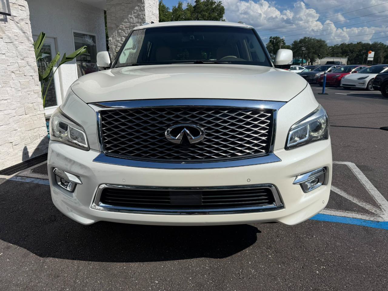 Used 2016 INFINITI QX80 4WD w/ 22" Wheel Package image 4