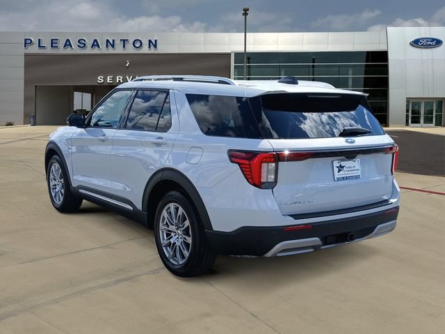 Certified 2026 Ford Explorer Platinum RWD image 3