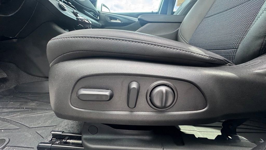 Used 2025 Buick Envista Preferred w/ Convenience I Package FWD image 18
