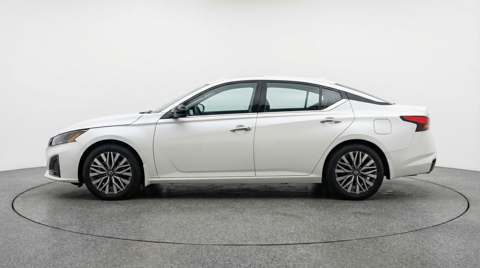 Used 2025 Nissan Altima 2.5 SV FWD image 5