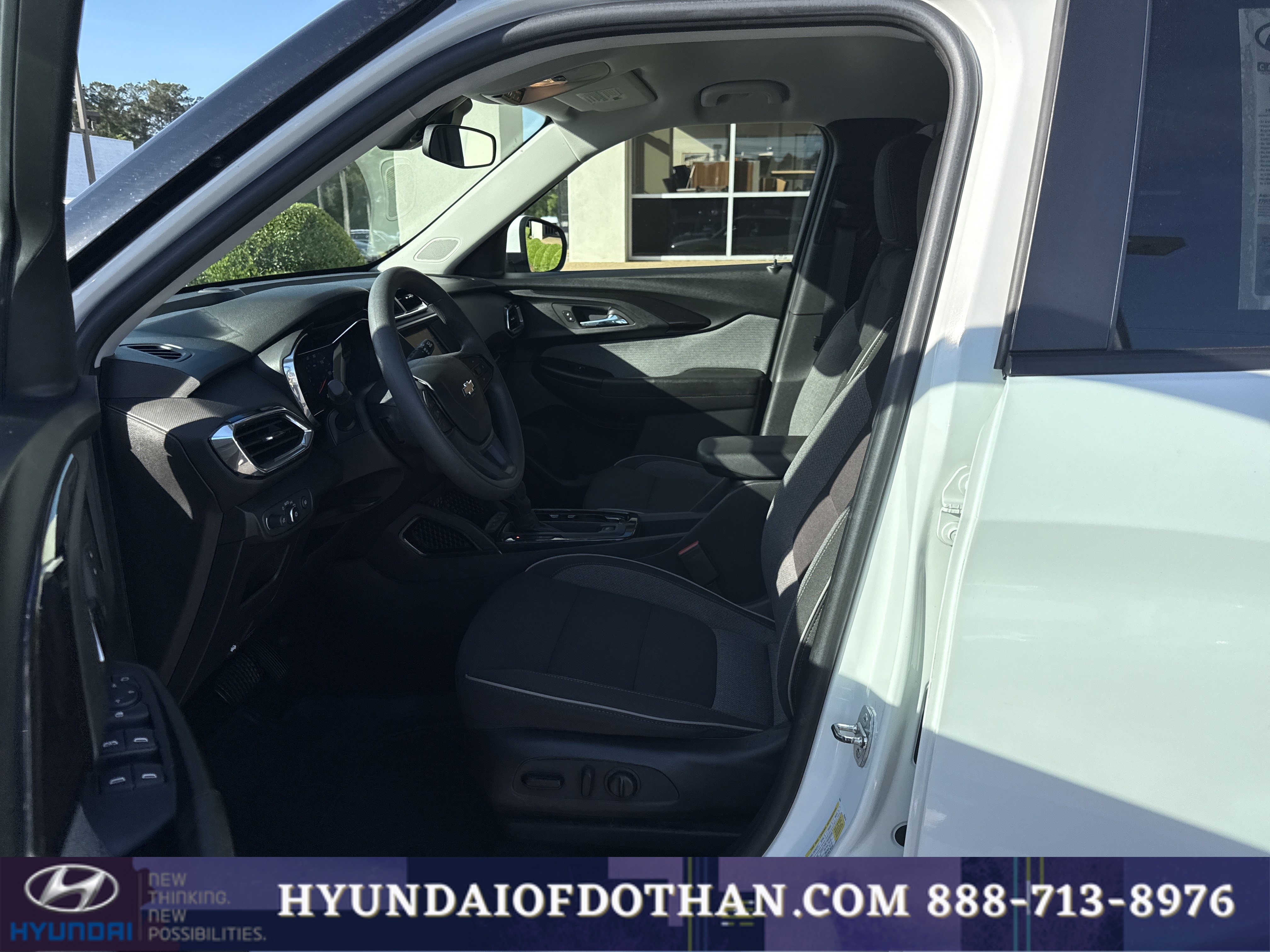 Used 2023 Chevrolet TrailBlazer LT AWD/4WD image 10