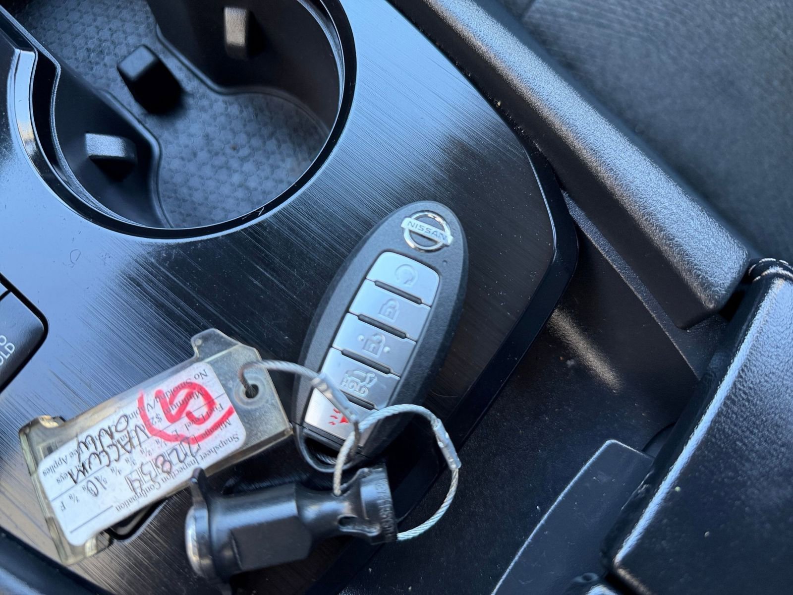 Used 2025 Nissan Rogue SV image 27