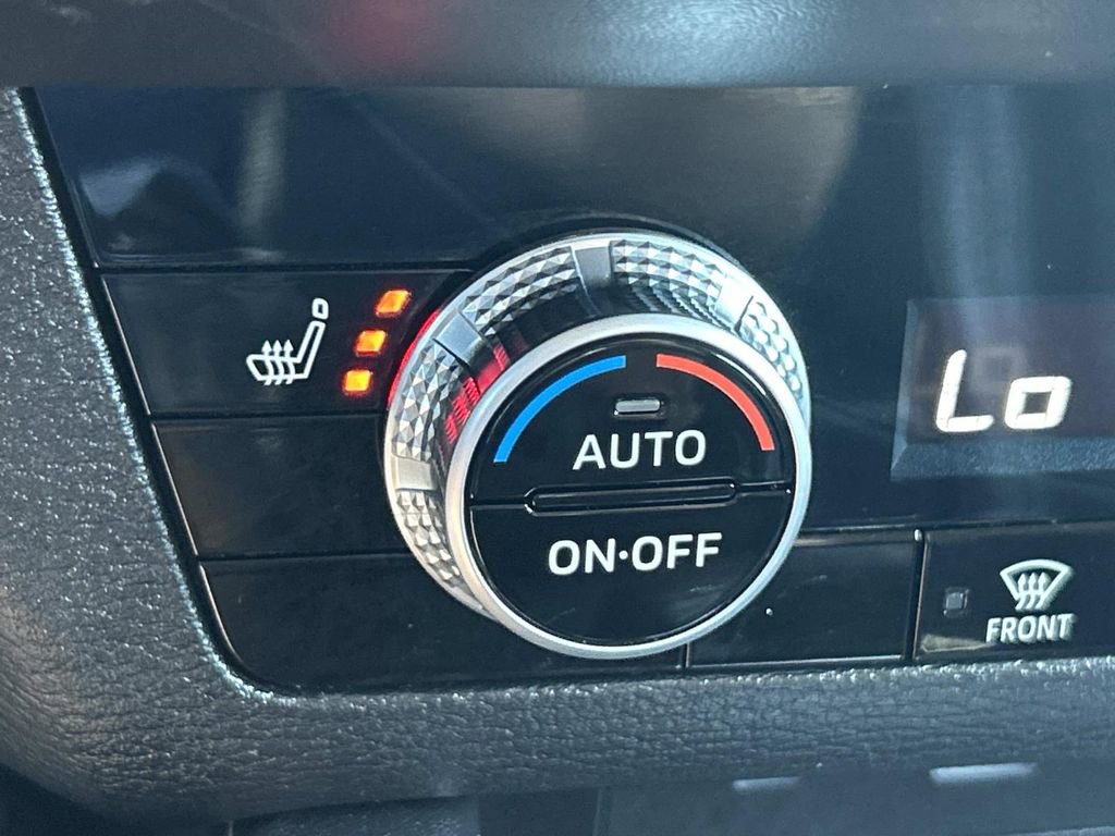 Used 2024 Mitsubishi Outlander SE Black Edition image 30