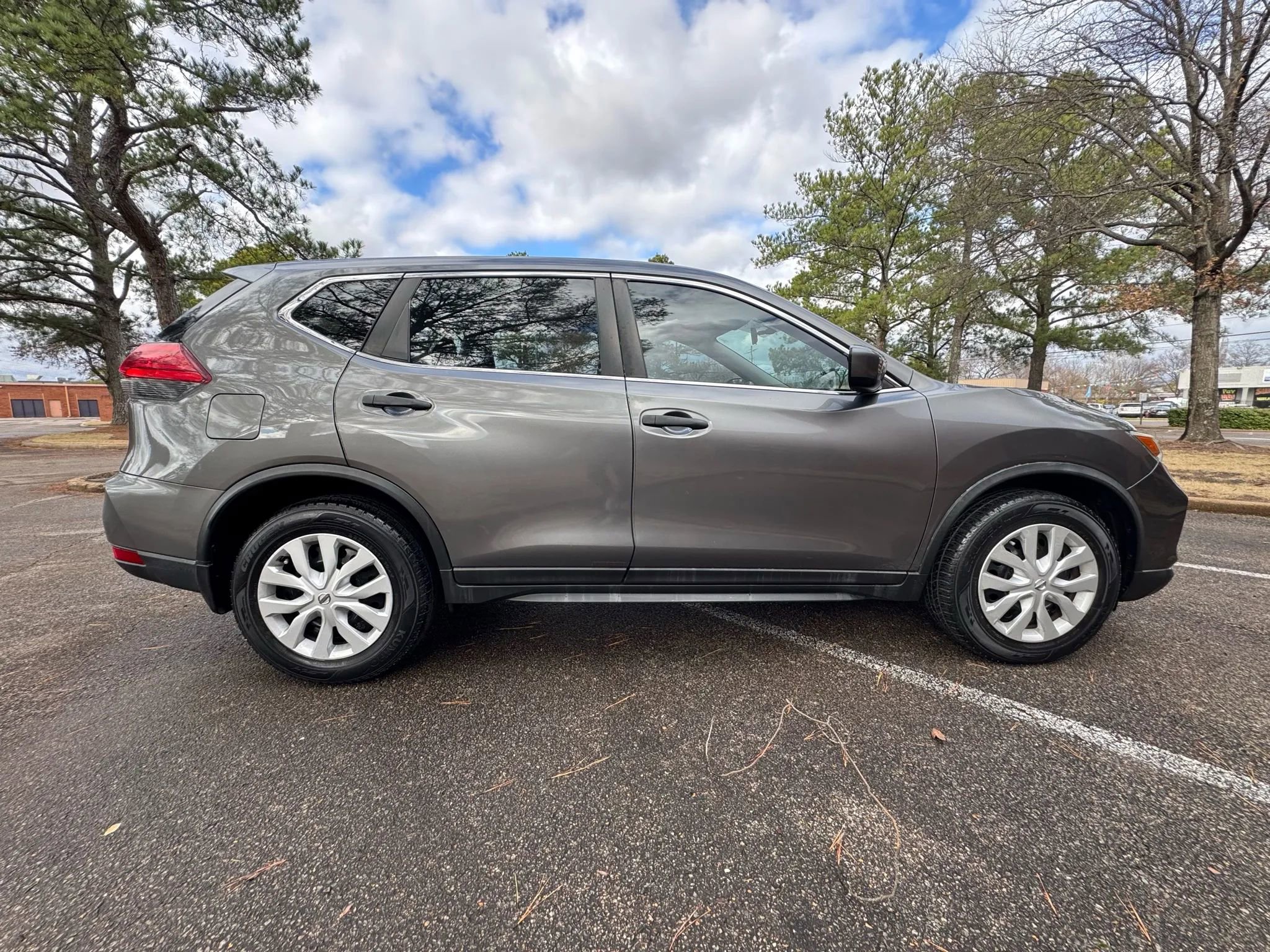 Used 2017 Nissan Rogue S image 6